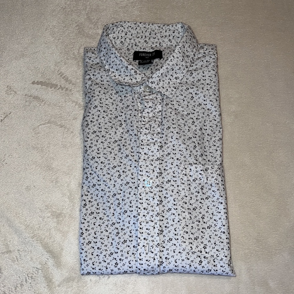 Forever 21 Short Sleeve Button Down Shirt Size Small